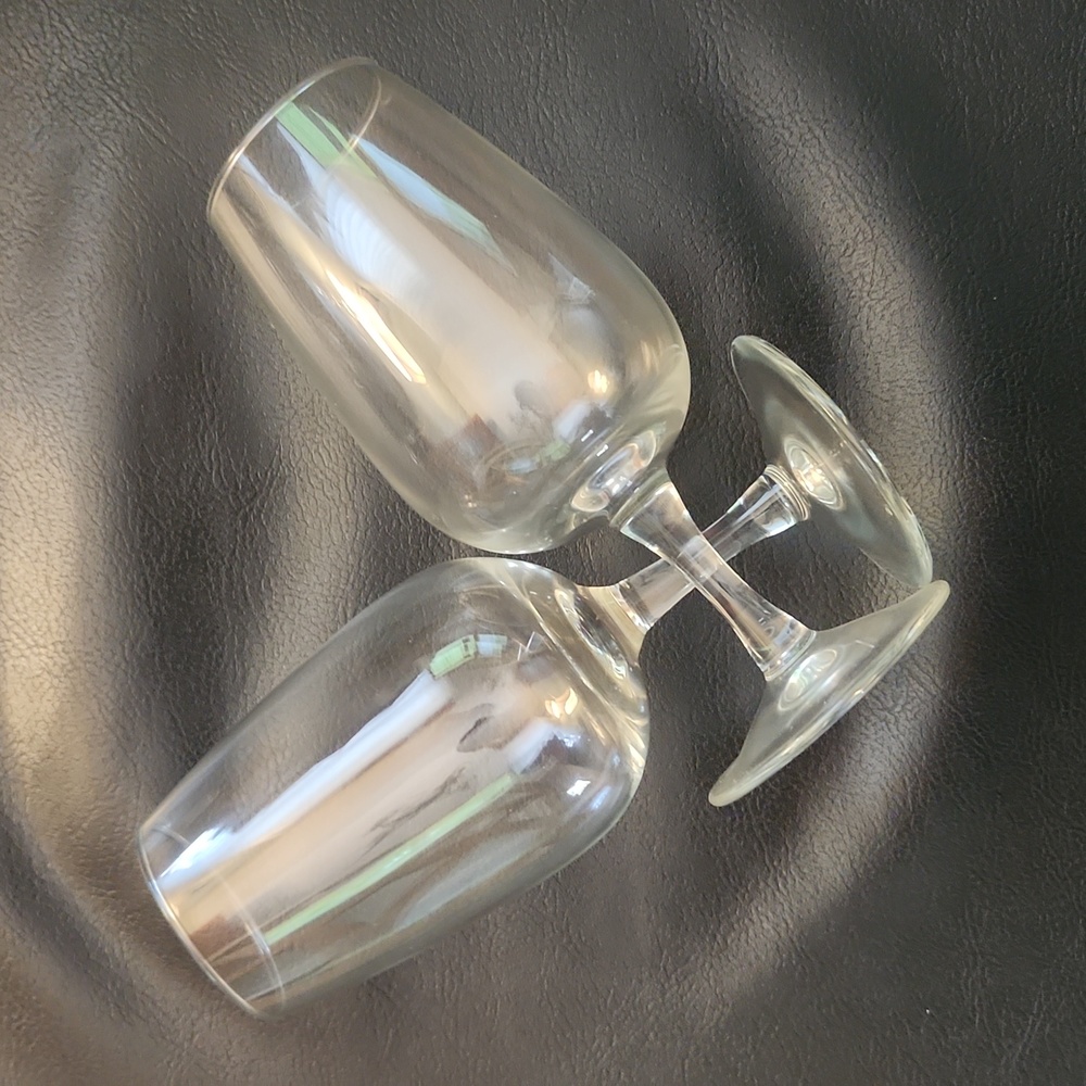 š„Set of wine glasses